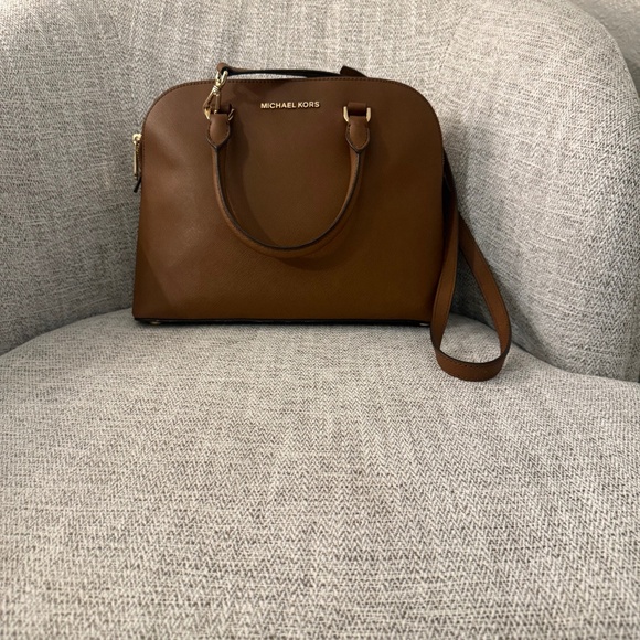Authentic Michael Kors Cindy large dome satchel - Picture 1 of 5
